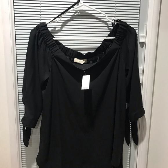 LOFT Tops - Loft off the shoulder top